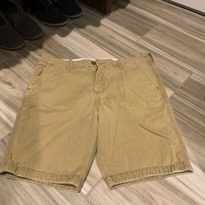 MENS HOLLISTER KHAKI SHORTS SIZE 33
